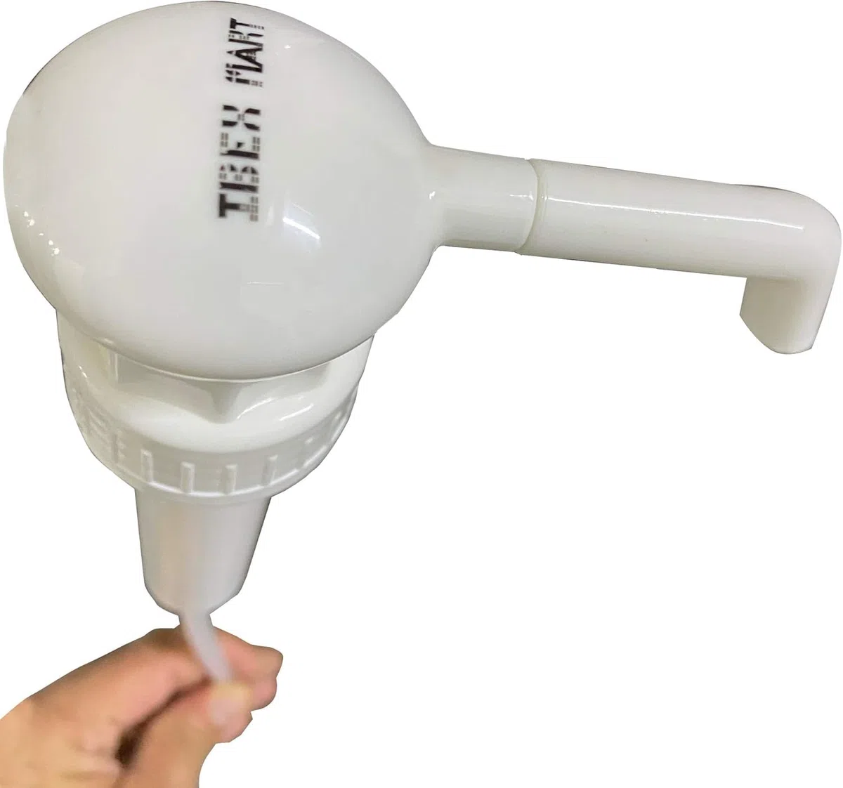 Paquete de dispensadores de bomba de 38 mm para adaptarse a recipientes de 5 litros, dosis de 15 ml, color blanco (2)